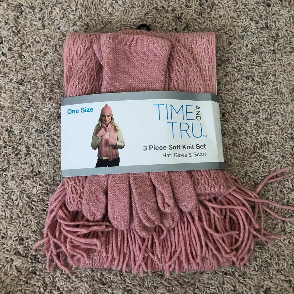 Time and Tru NWT Scarf, Gloves, Hat set Pink